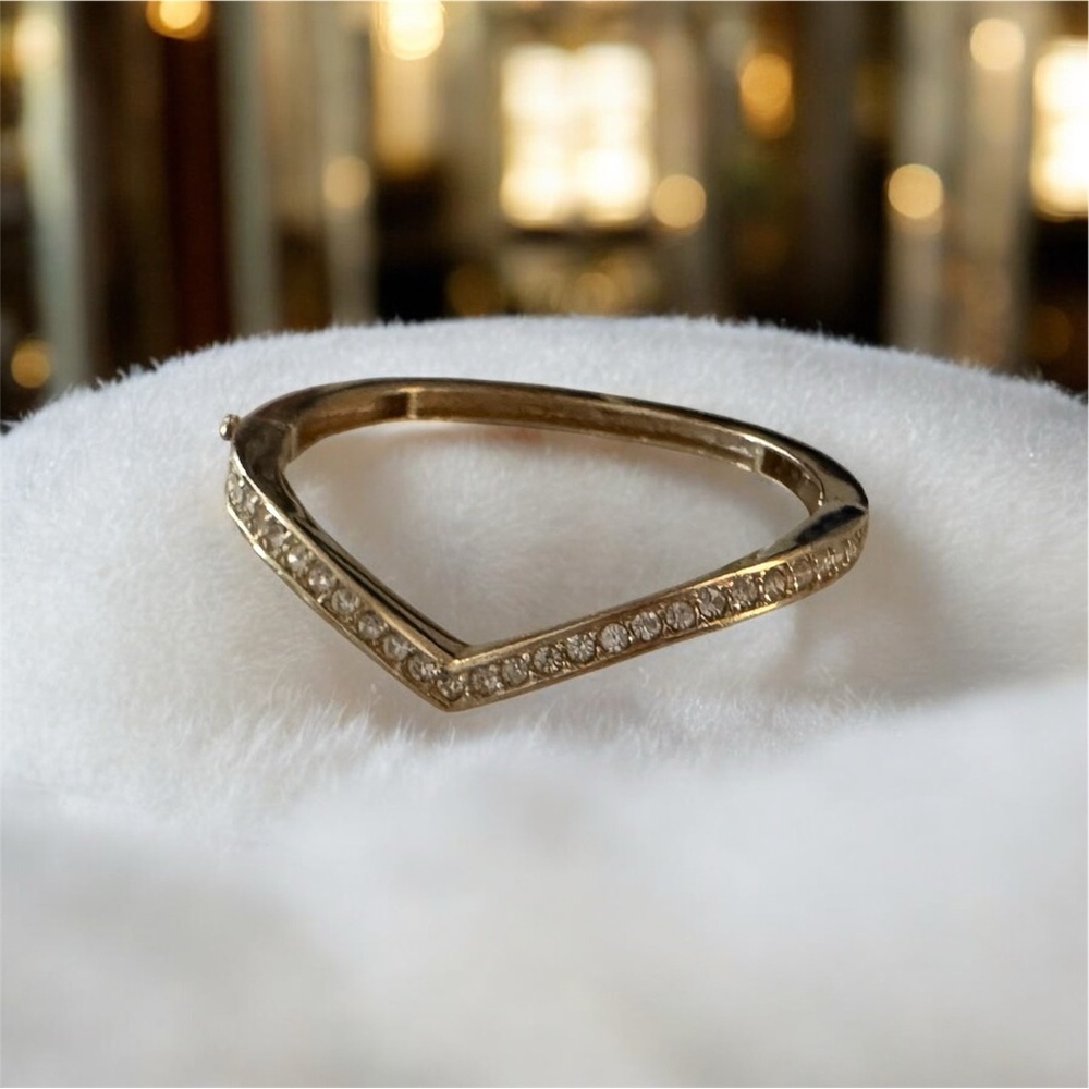 Elegant Vintage Gold Tone Diamond-Accented Women's Bracelet